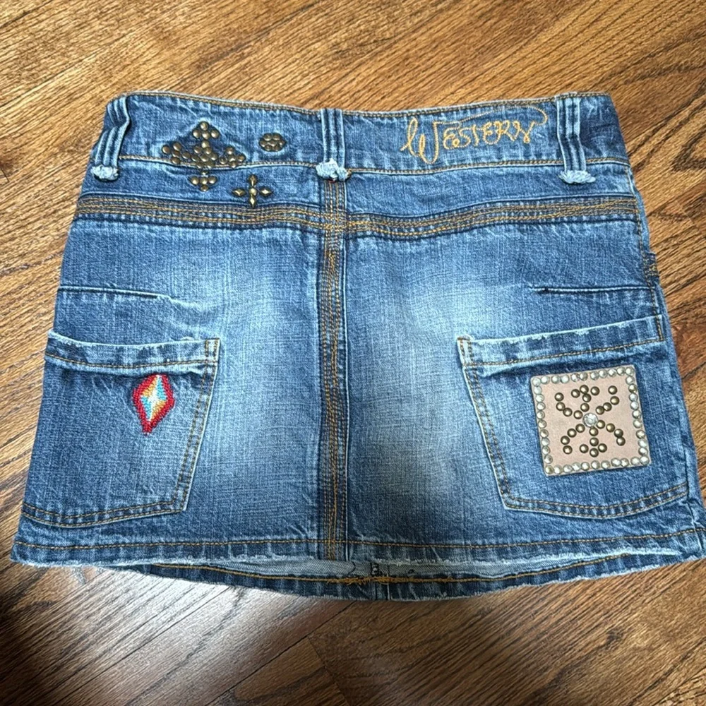 Western Denim Bank embellished studs embroidered design mini jean skirt size 29 - Picture 4 of 4